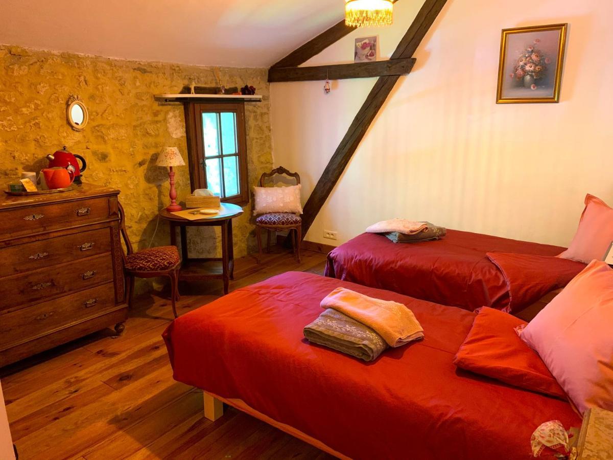 Ferme De Tayac - Charme Avec Pool 호텔 Les Eyzies 외부 사진